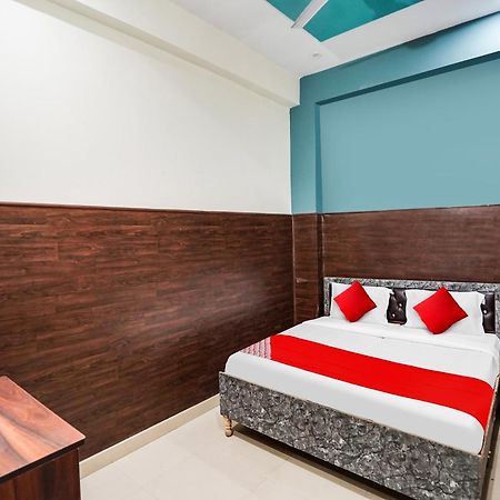 Hotel O Dream Palace Inn Noida Esterno foto