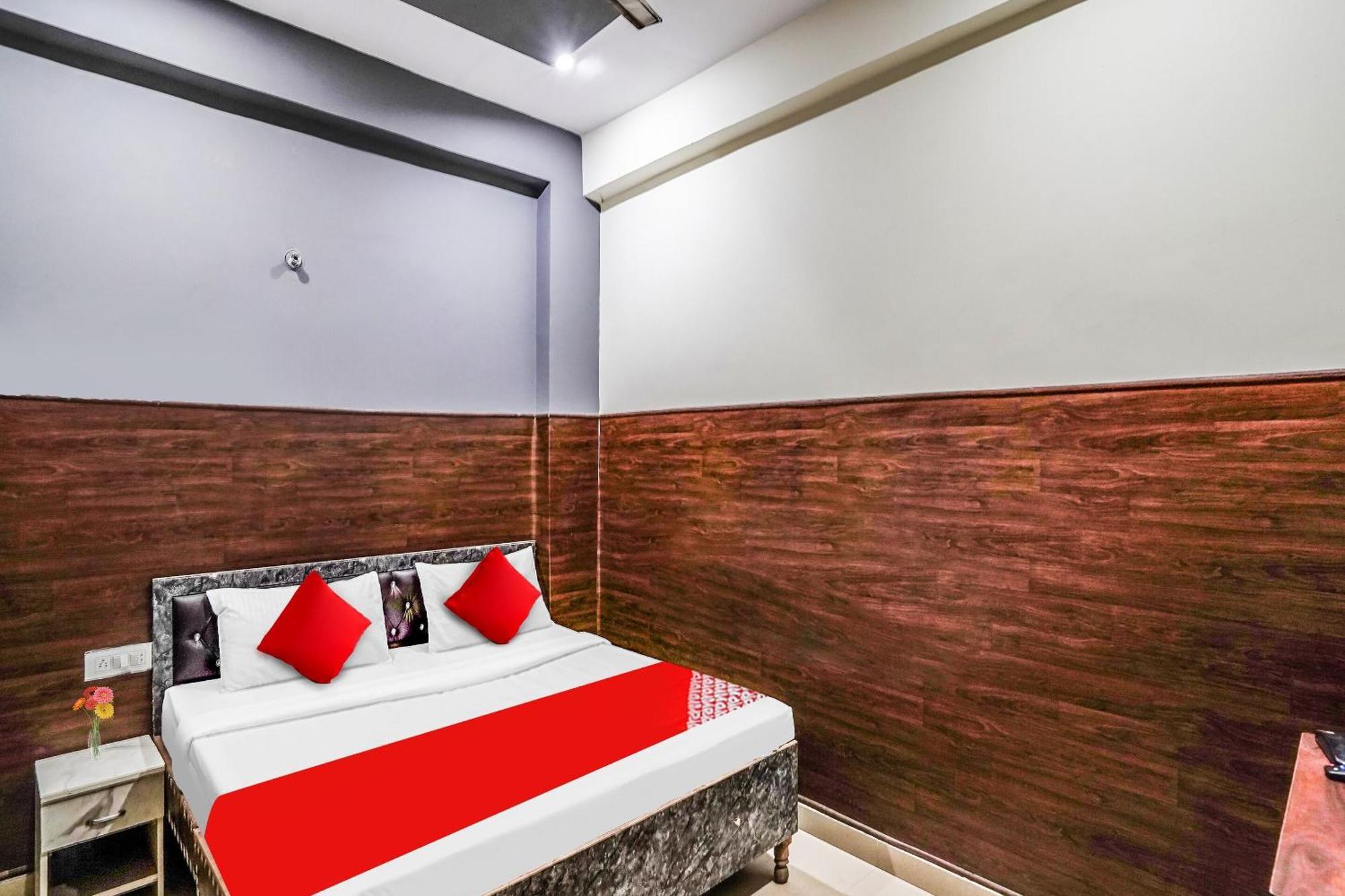 Hotel O Dream Palace Inn Noida Esterno foto