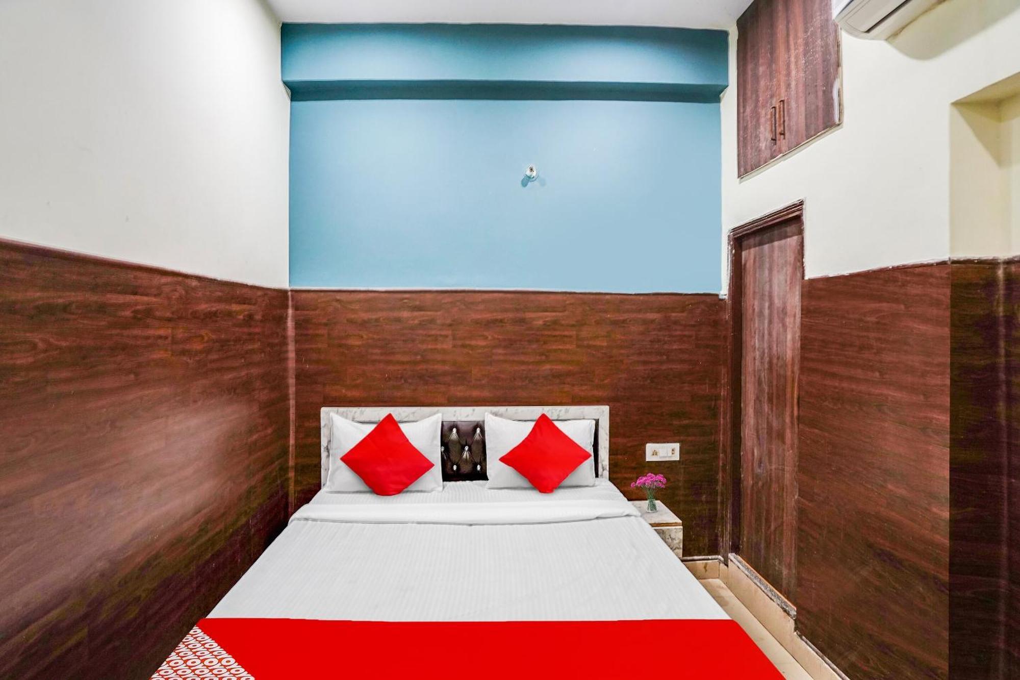 Hotel O Dream Palace Inn Noida Esterno foto