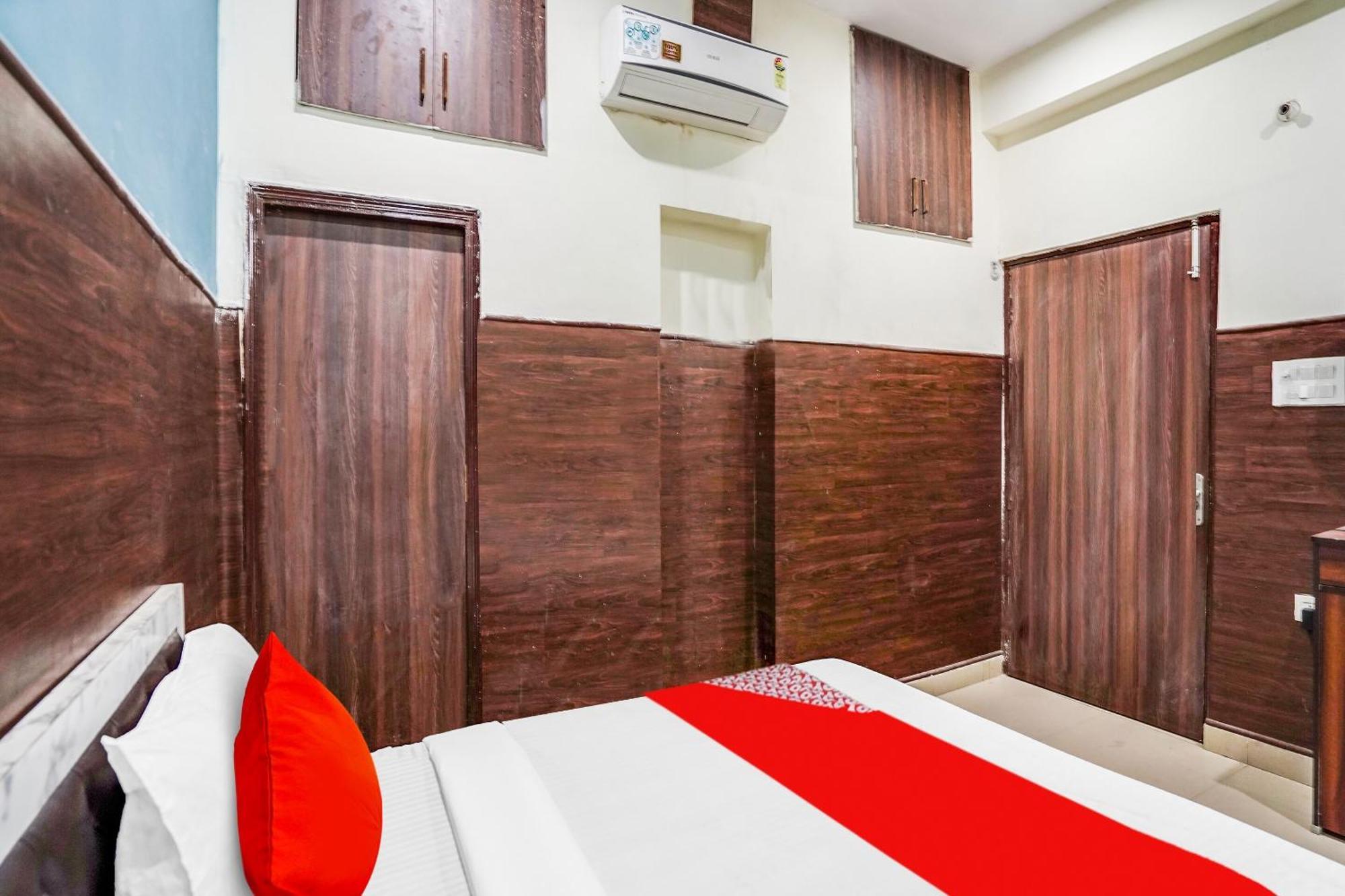 Hotel O Dream Palace Inn Noida Esterno foto