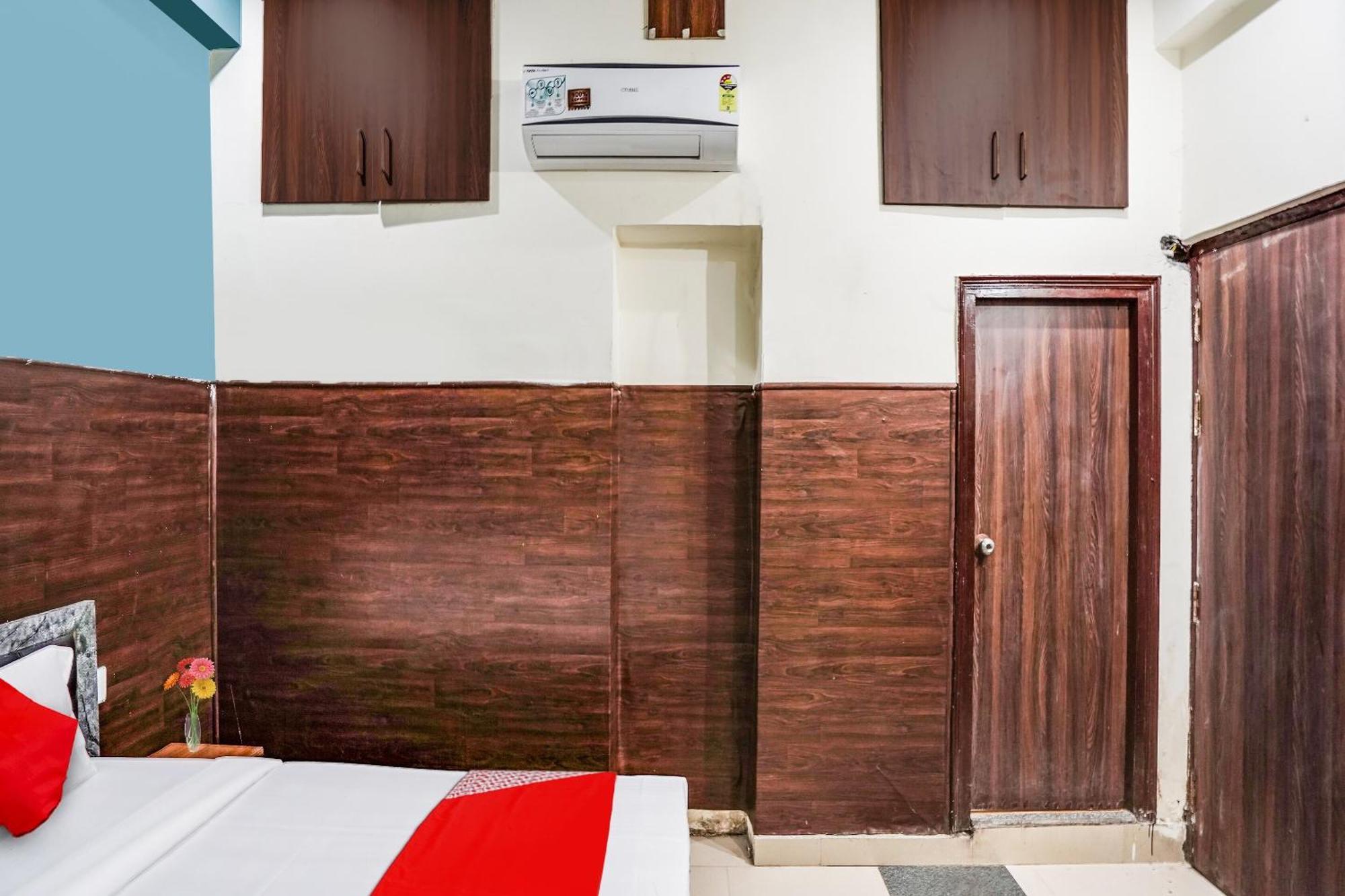 Hotel O Dream Palace Inn Noida Esterno foto